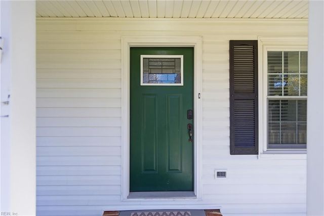 8 Riverview DR, Hampton, VA 23669