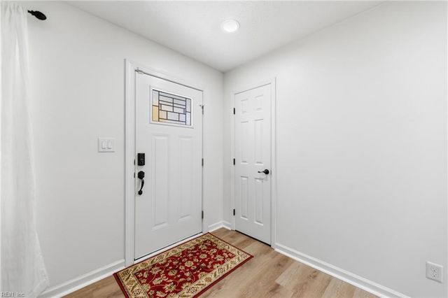 8 Riverview DR, Hampton, VA 23669