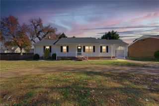 8 Riverview DR, Hampton, VA 23669