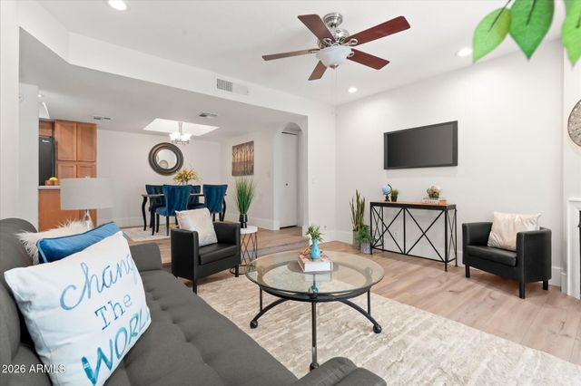 1820 E MORTEN Avenue 119, Phoenix, AZ 85020