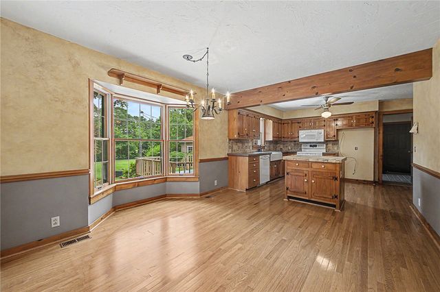 625 Sky Mountain Drive, Rogers, AR 72756