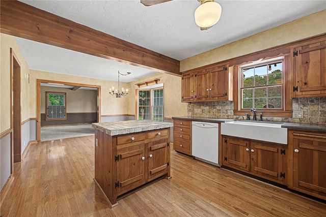 625 Sky Mountain Drive, Rogers, AR 72756