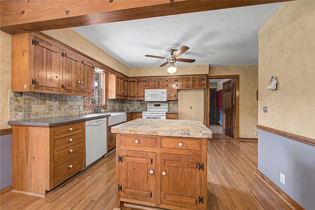 625 Sky Mountain Drive, Rogers, AR 72756