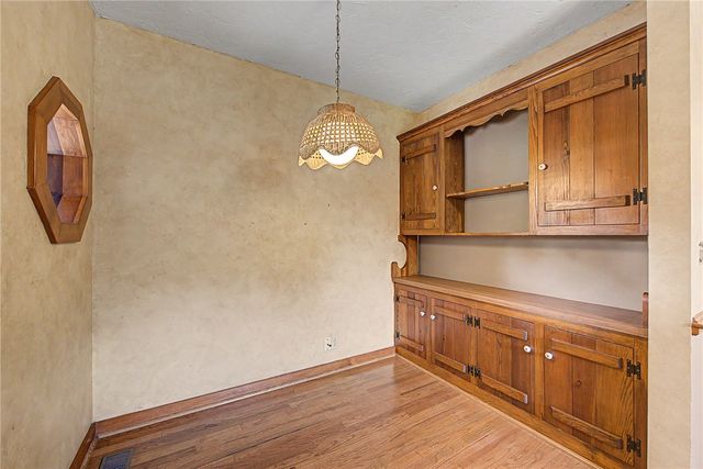 625 Sky Mountain Drive, Rogers, AR 72756