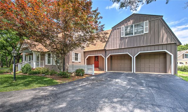 625 Sky Mountain Drive, Rogers, AR 72756