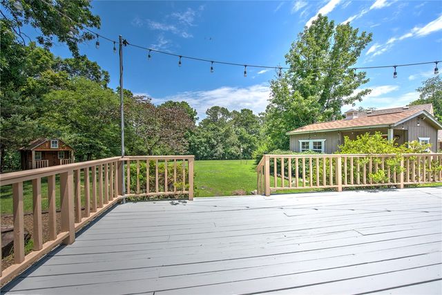 625 Sky Mountain Drive, Rogers, AR 72756