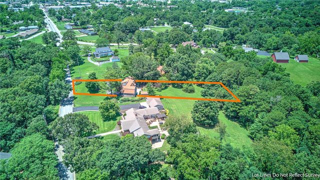 625 Sky Mountain Drive, Rogers, AR 72756