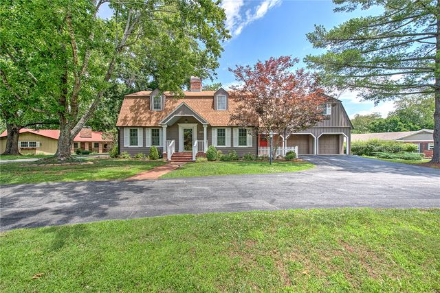 625 Sky Mountain Drive, Rogers, AR 72756