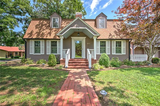 625 Sky Mountain Drive, Rogers, AR 72756