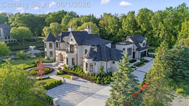 575 Chase Lane, Bloomfield Hills, MI 48304