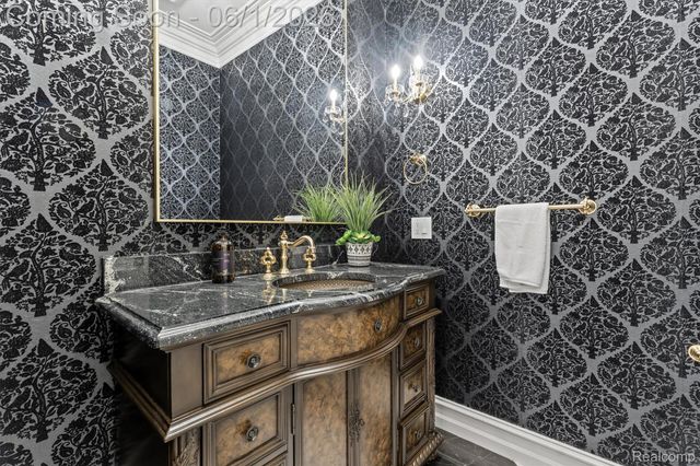 575 Chase Lane, Bloomfield Hills, MI 48304