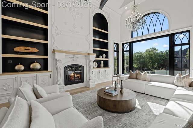 575 Chase Lane, Bloomfield Hills, MI 48304