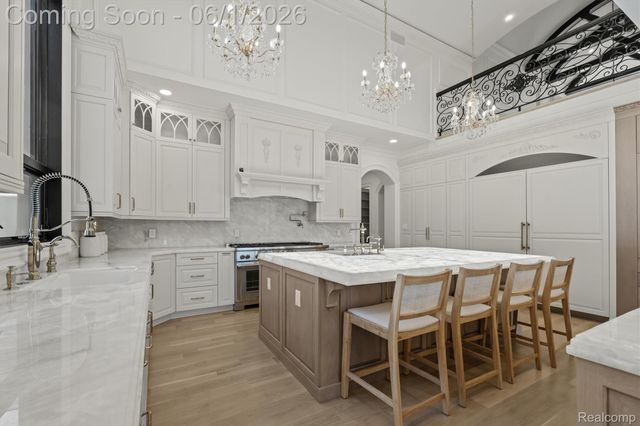575 Chase Lane, Bloomfield Hills, MI 48304