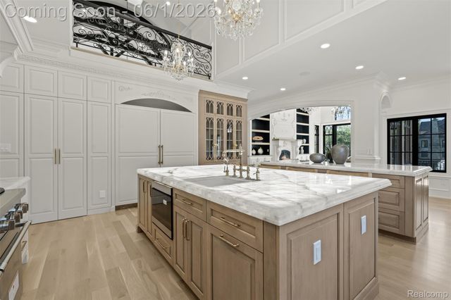 575 Chase Lane, Bloomfield Hills, MI 48304