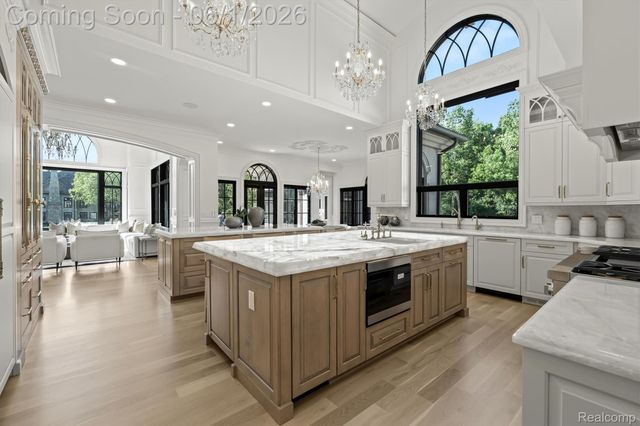 575 Chase Lane, Bloomfield Hills, MI 48304