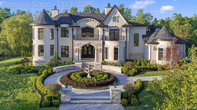 575 Chase Lane, Bloomfield Hills, MI 48304