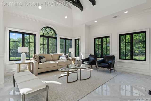 575 Chase Lane, Bloomfield Hills, MI 48304