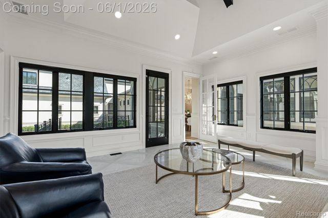 575 Chase Lane, Bloomfield Hills, MI 48304