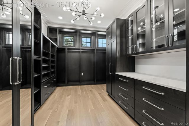 575 Chase Lane, Bloomfield Hills, MI 48304