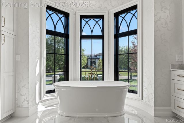 575 Chase Lane, Bloomfield Hills, MI 48304