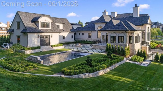 575 Chase Lane, Bloomfield Hills, MI 48304