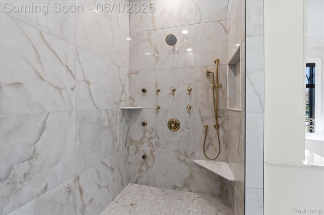 575 Chase Lane, Bloomfield Hills, MI 48304