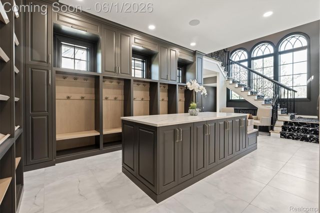 575 Chase Lane, Bloomfield Hills, MI 48304