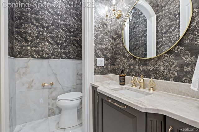 575 Chase Lane, Bloomfield Hills, MI 48304