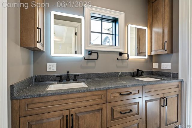 575 Chase Lane, Bloomfield Hills, MI 48304