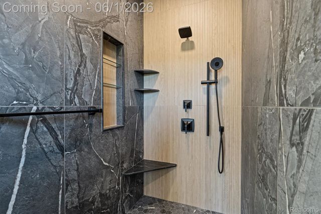 575 Chase Lane, Bloomfield Hills, MI 48304