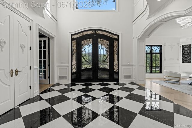 575 Chase Lane, Bloomfield Hills, MI 48304