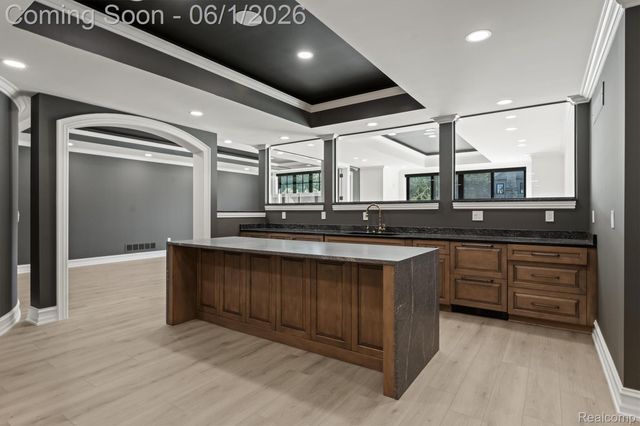 575 Chase Lane, Bloomfield Hills, MI 48304
