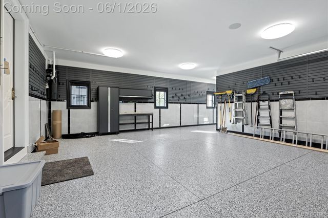 575 Chase Lane, Bloomfield Hills, MI 48304