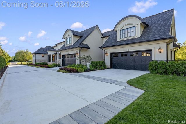 575 Chase Lane, Bloomfield Hills, MI 48304