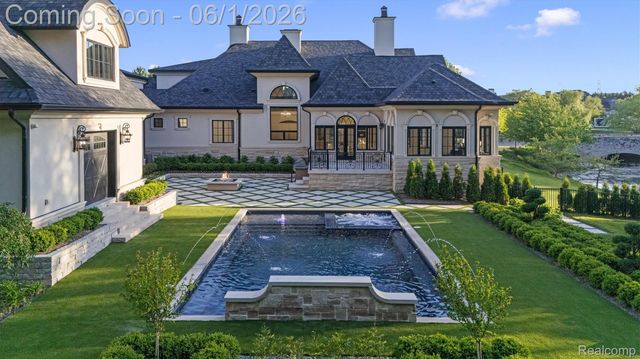 575 Chase Lane, Bloomfield Hills, MI 48304