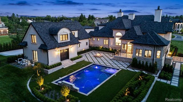 575 Chase Lane, Bloomfield Hills, MI 48304