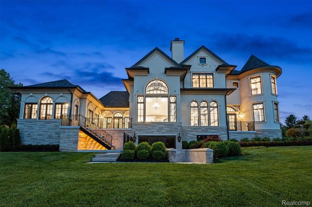 575 Chase Lane, Bloomfield Hills, MI 48304