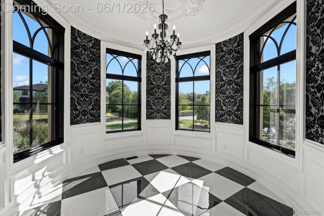 575 Chase Lane, Bloomfield Hills, MI 48304