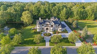 575 Chase Lane, Bloomfield Hills, MI 48304