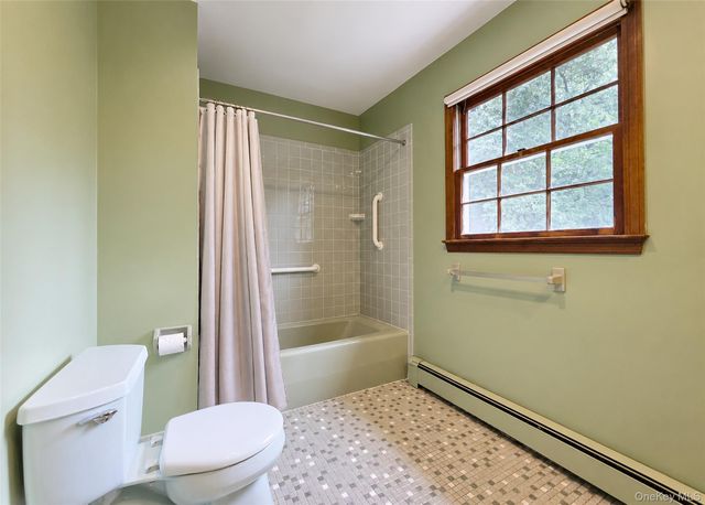 16 Woodhull Road, East Setauket, NY 11733