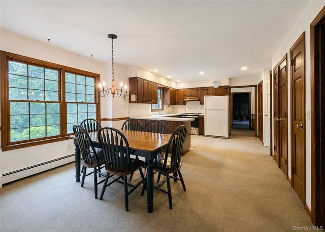16 Woodhull Road, East Setauket, NY 11733
