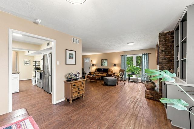 1850 Rollingwood Drive, Huntsville, TX 77340