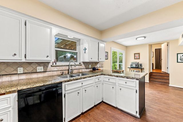 1850 Rollingwood Drive, Huntsville, TX 77340