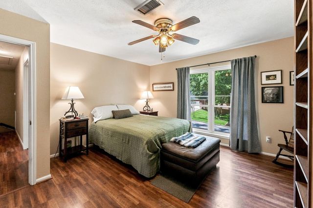 1850 Rollingwood Drive, Huntsville, TX 77340
