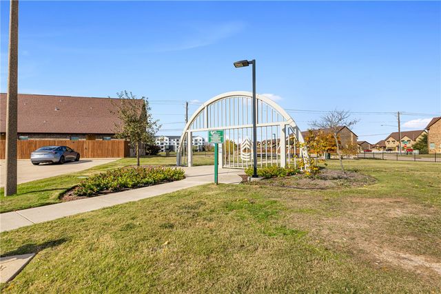3221 Papa Bear Drive, College Station, TX 77845