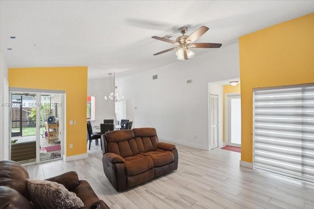 500 SW 167th Ter, Weston, FL 33326