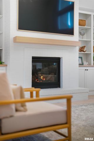 201 Royal Point Court, Pekin, IL 61554