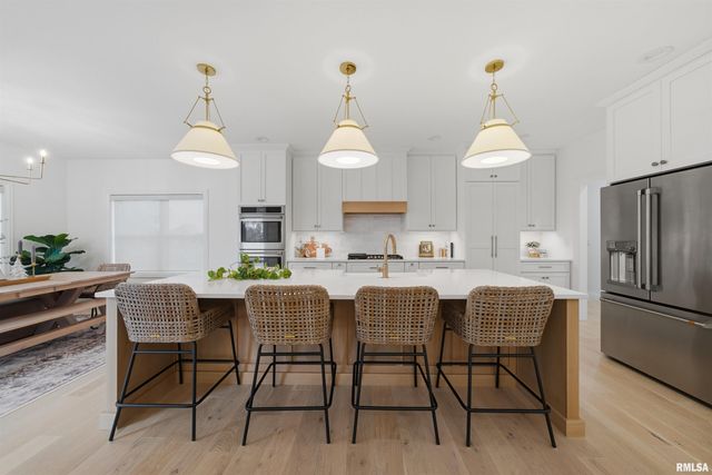 201 Royal Point Court, Pekin, IL 61554