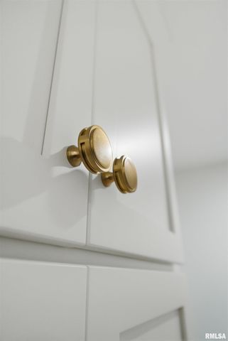 201 Royal Point Court, Pekin, IL 61554