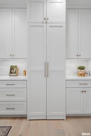 201 Royal Point Court, Pekin, IL 61554